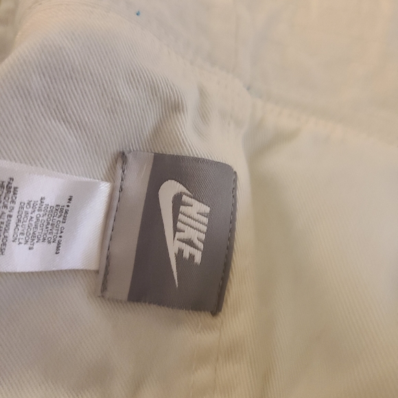 Nike Bucket Hat - Picture 2 of 4